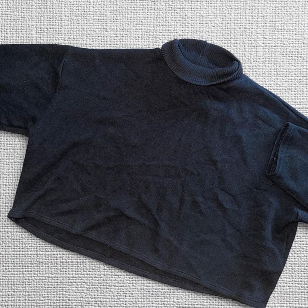Zara Women's Black and Navy Crop-top